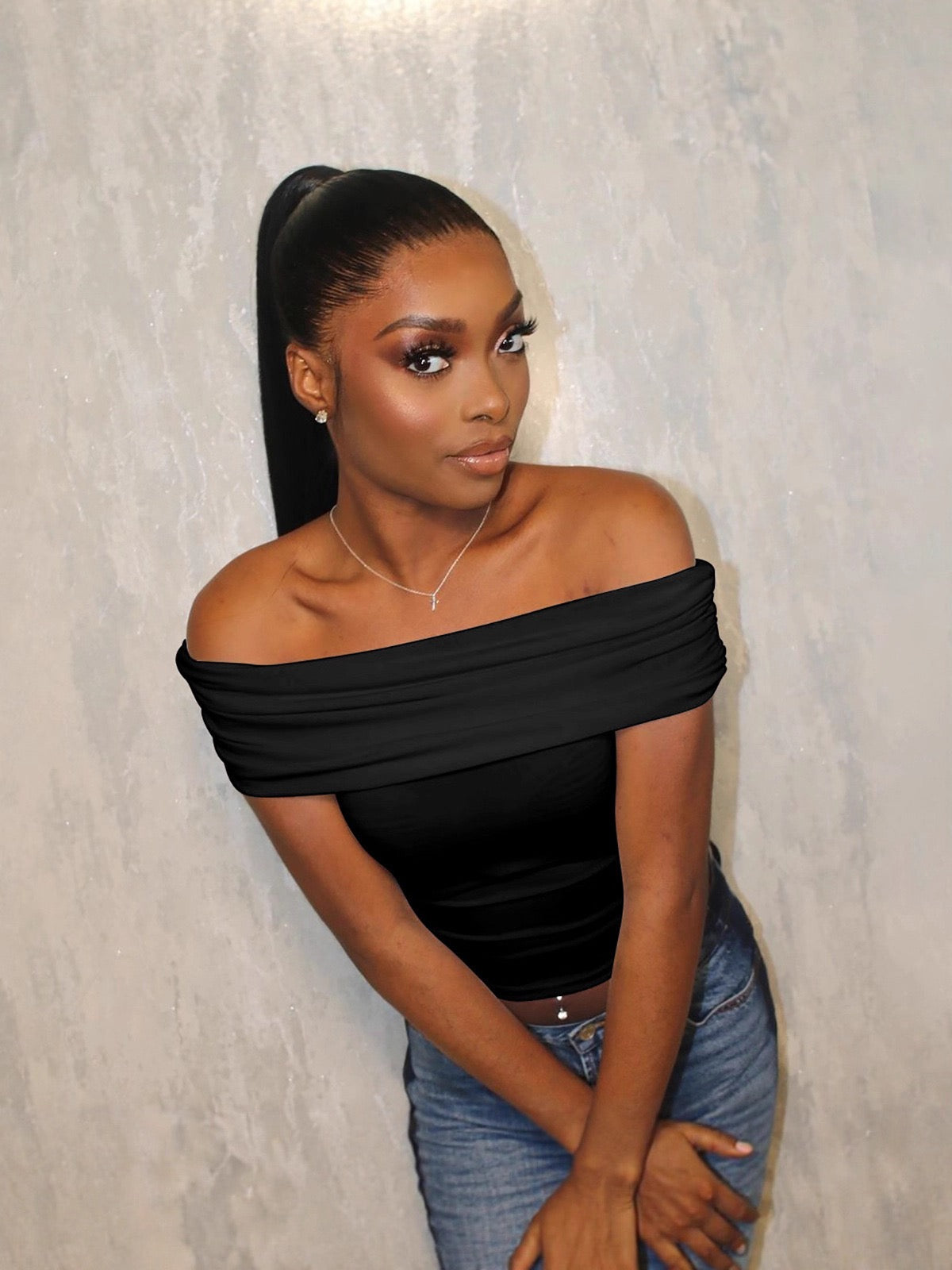 Off-Shoulder Ruched Crop Top Schwarz 2