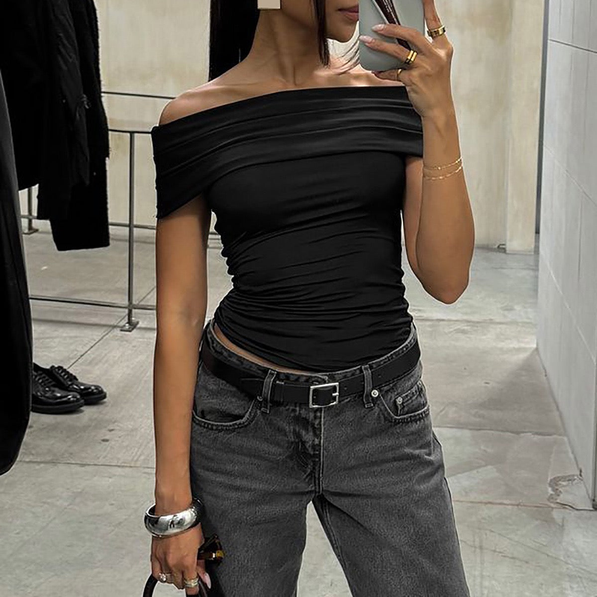 Off-Shoulder Ruched Crop Top Schwarz 3
